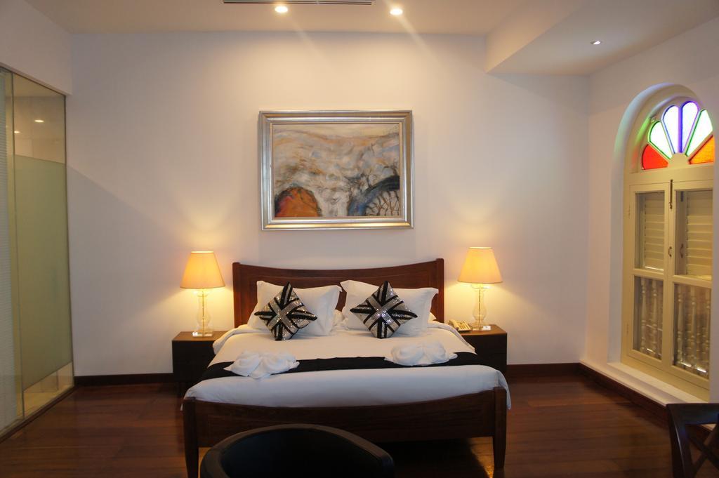 Heeren Palm Suites Malacca Δωμάτιο φωτογραφία