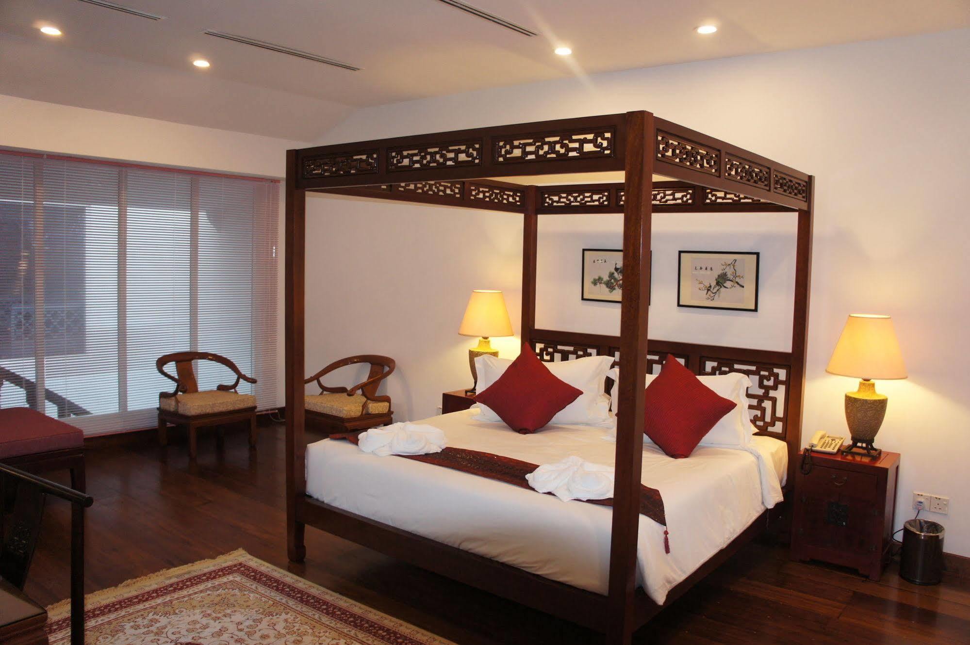 Heeren Palm Suites Malacca Εξωτερικό φωτογραφία